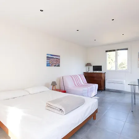 Apartment Dans Avec Piscine