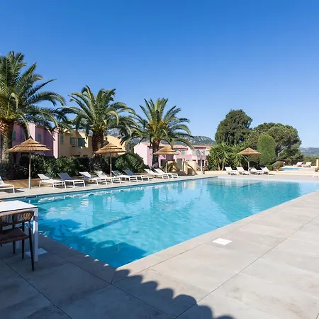 Dans Avec Piscine Apartment