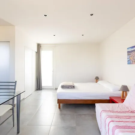Dans Avec Piscine Apartment *
